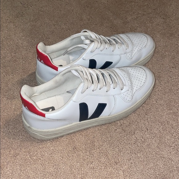 Veja v10/v-10 white sneakers w red back - Picture 3 of 4